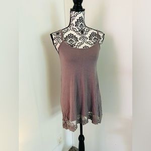 BKE Women’s Grey Adjustable Spaghetti Strap Lace Trim Scoop Neck Tank Top